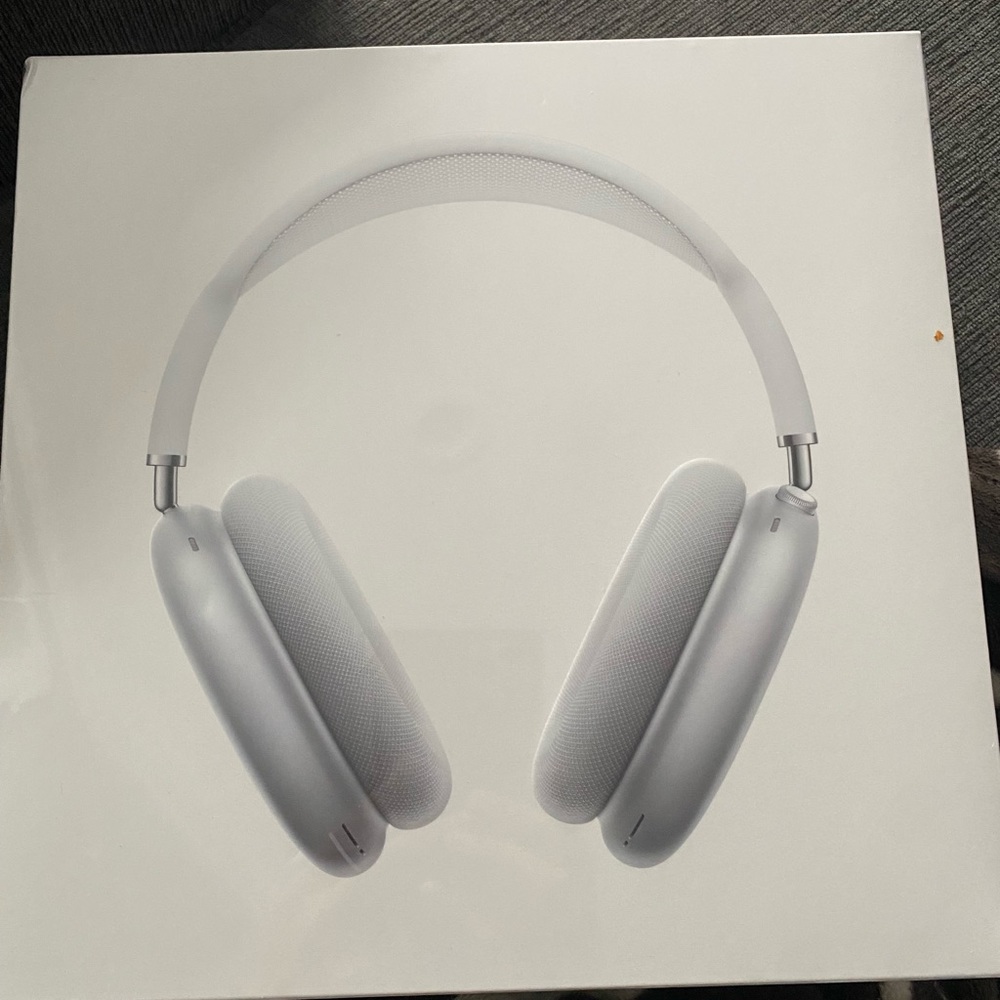 Air Pods Max with casa